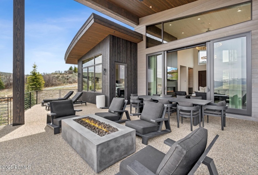 14_Deck-Area_1800x1200_4220952
