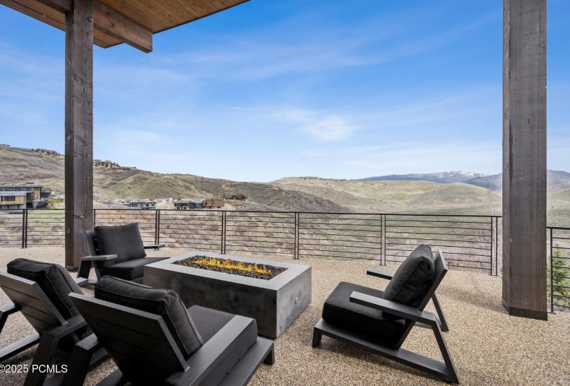 15_Deck-Area_1800x1200_4220958