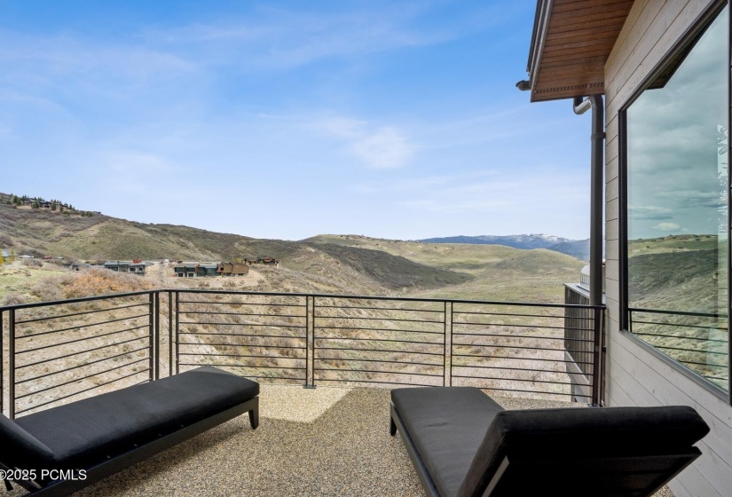 38_Deck-Area_1800x1200_4220960