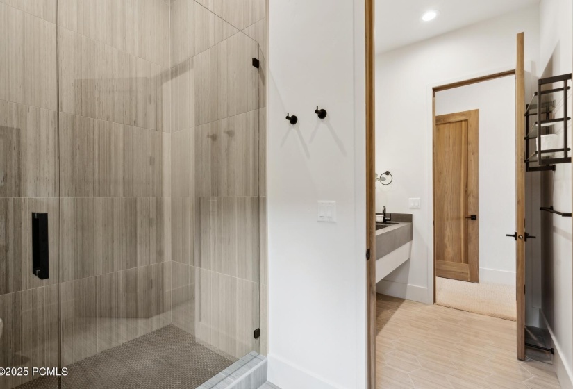 65_Bathroom_1800x1200_4220985