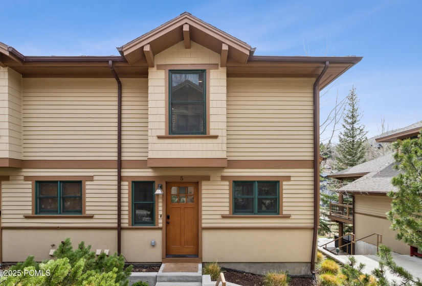 8 - 675 Deer Valley Drive #5