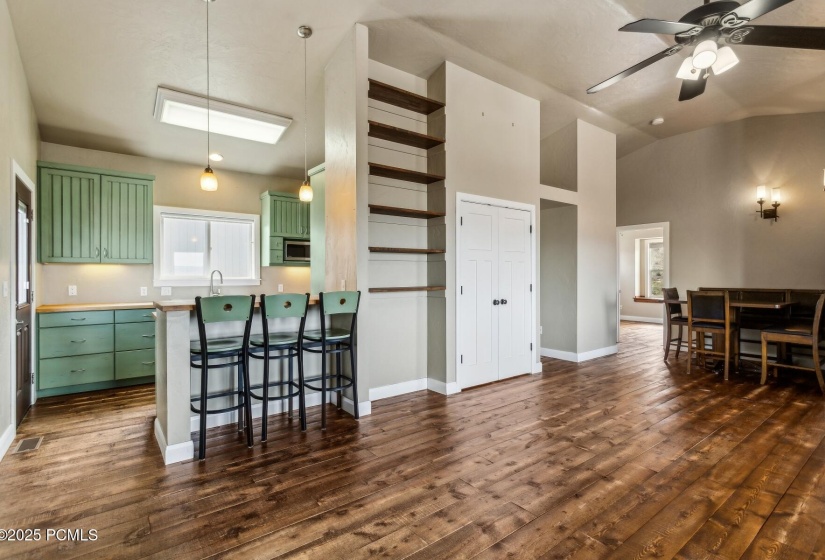 9_Kitchen---Great-Room_1800x1200_4221744