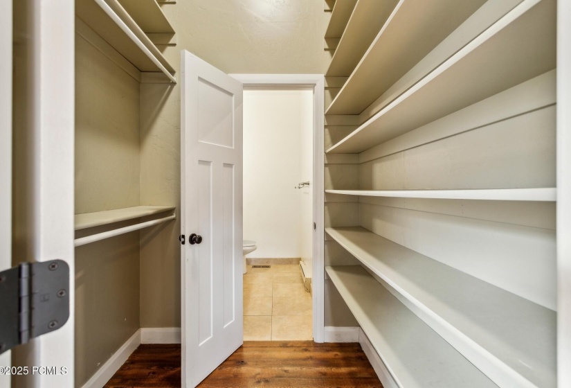 15_Primary-Closet_1800x1200_4221756