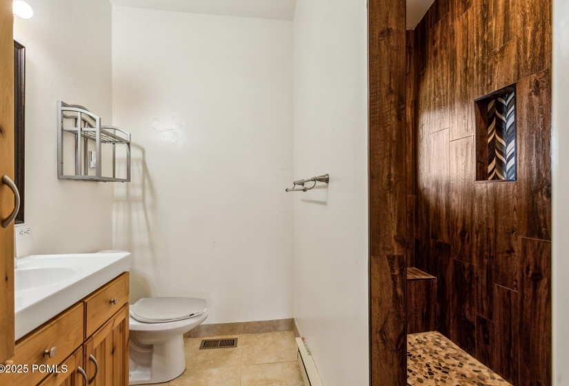 16_Primary-Bathroom_1800x1200_4221757