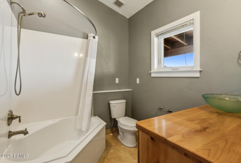 19_Bathroom_1800x1200_4221751