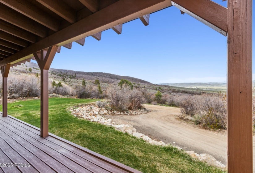 6_Covered-Porch_1800x1200_4221737