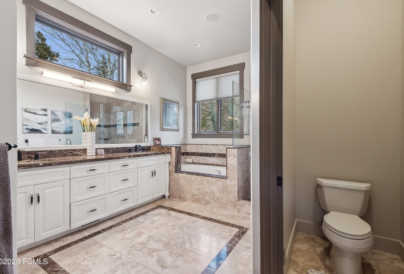 20_Bathroom_high_4203471