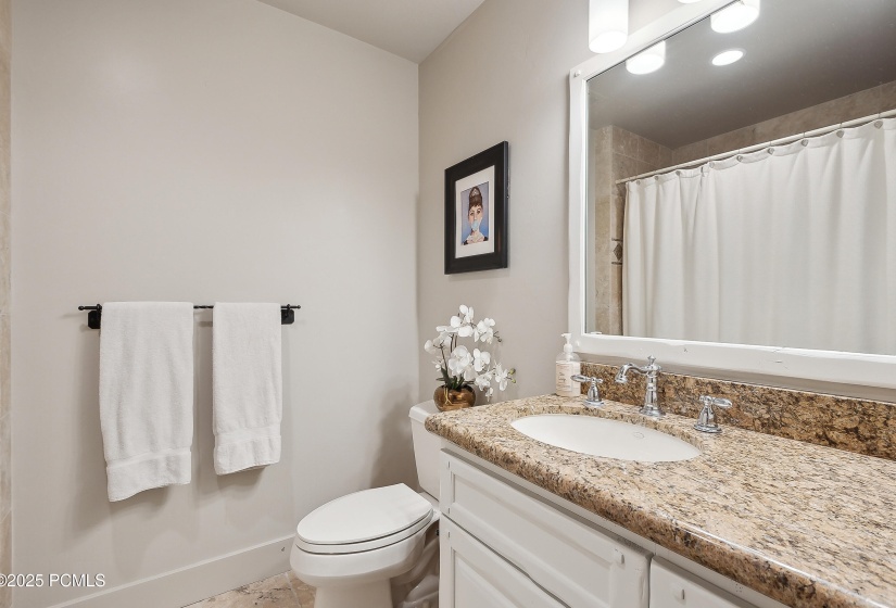 29_Bathroom_high_4203446