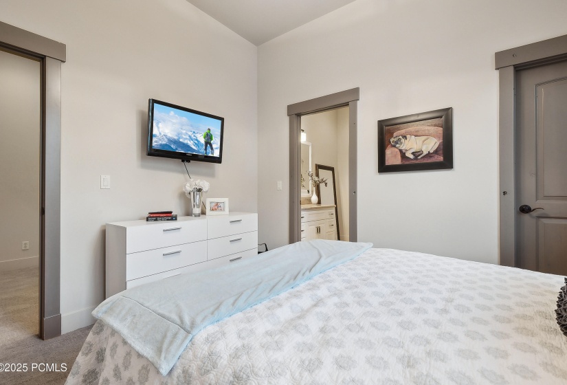 37_Bedroom_high_4203458