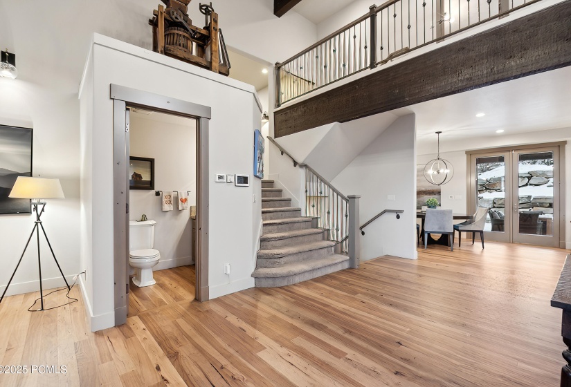 74_Foyer_high_4203485