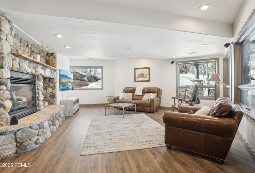 30-print-Canyon Dr-28032025-009