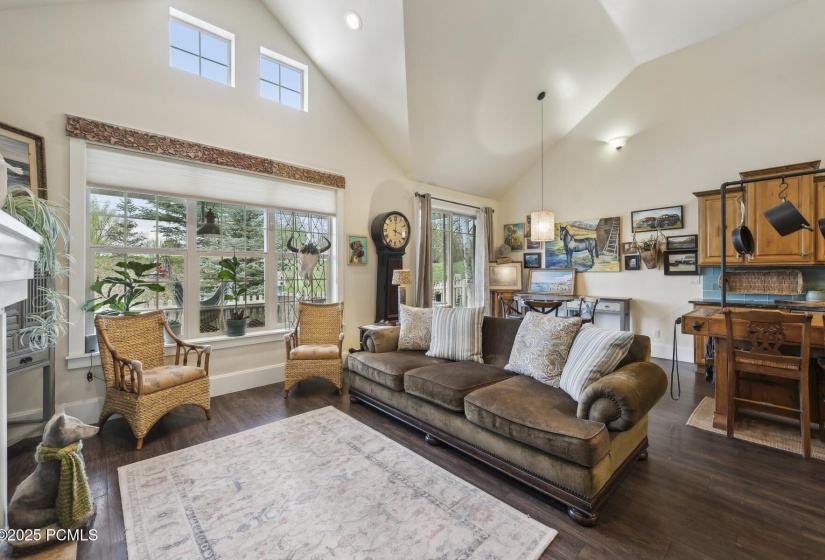 15_Livingroom_1800x1200_4221368