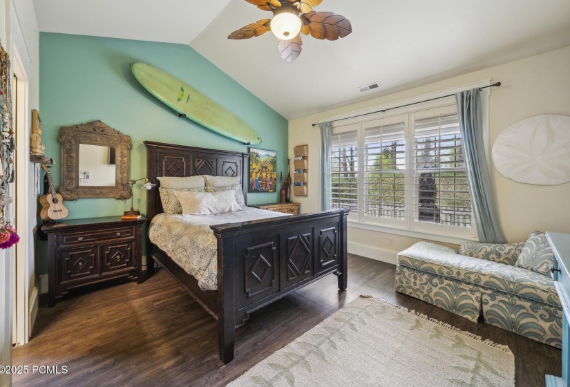 17_Bedroom_1800x1200_4221372