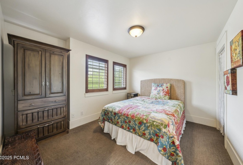 23_Bedroom_1800x1200_4221379
