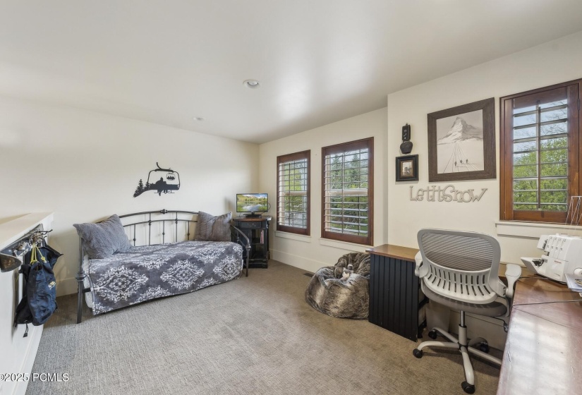 25_Bedroom_1800x1200_4221382
