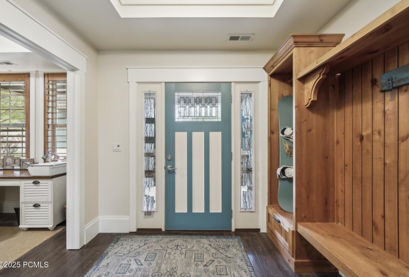 4_Entryway_1800x1200_4221356