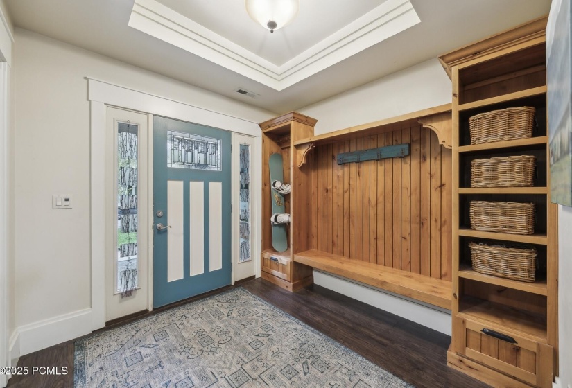 5_Entryway_1800x1200_4221357