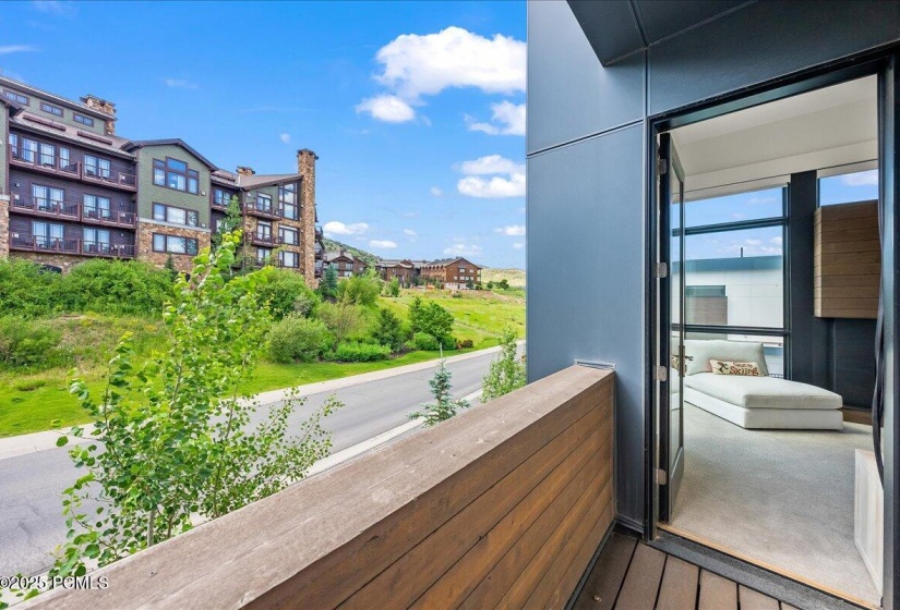23_Primary-Balcony_high_4224010