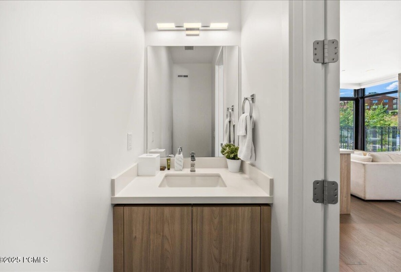 25_Powder-Room_high_4223971