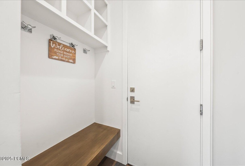 26_Mud-Room_high_4224018