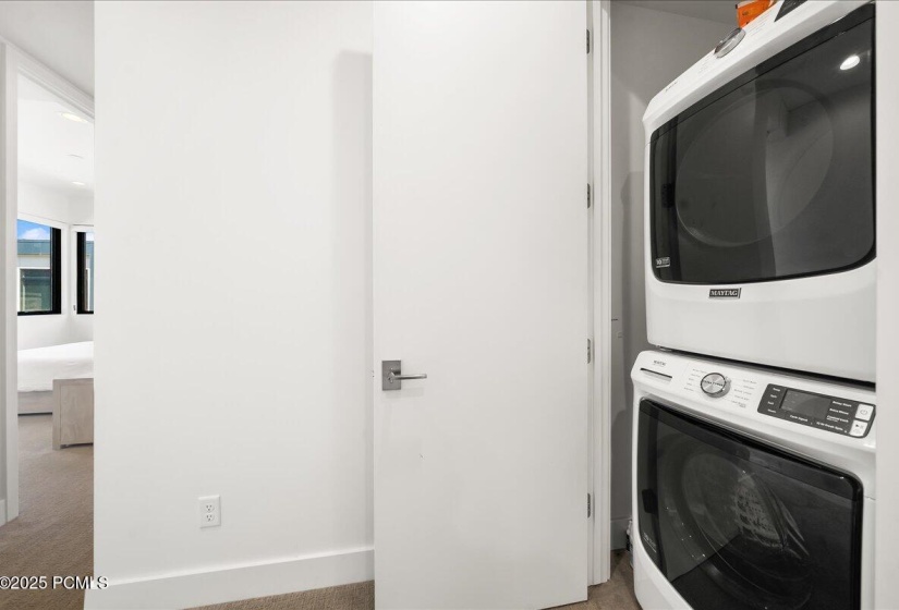 27_Laundry_high_4223992