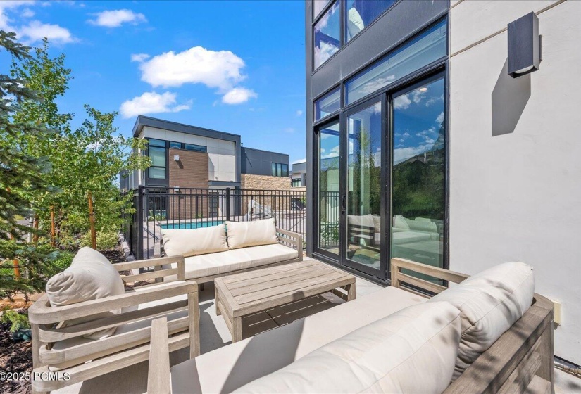 29_Private-Patio_high_4223989