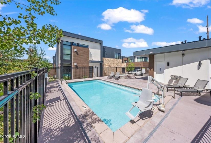 32_Outdoor-Pool_high_4223991