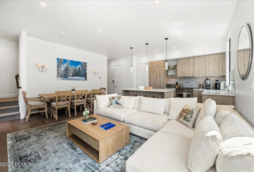 6_Great-Room---Kitchen_high_4223984