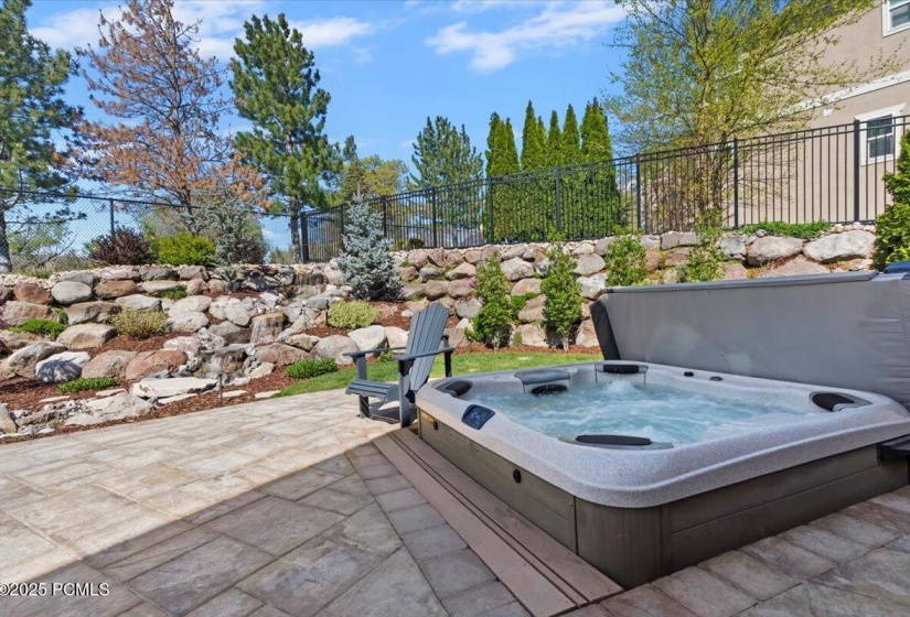 07-Hot Tub