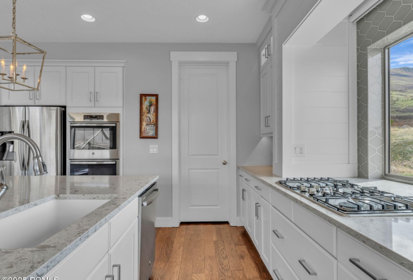19-web-or-mls-5185-n-fairleigh-st (1)