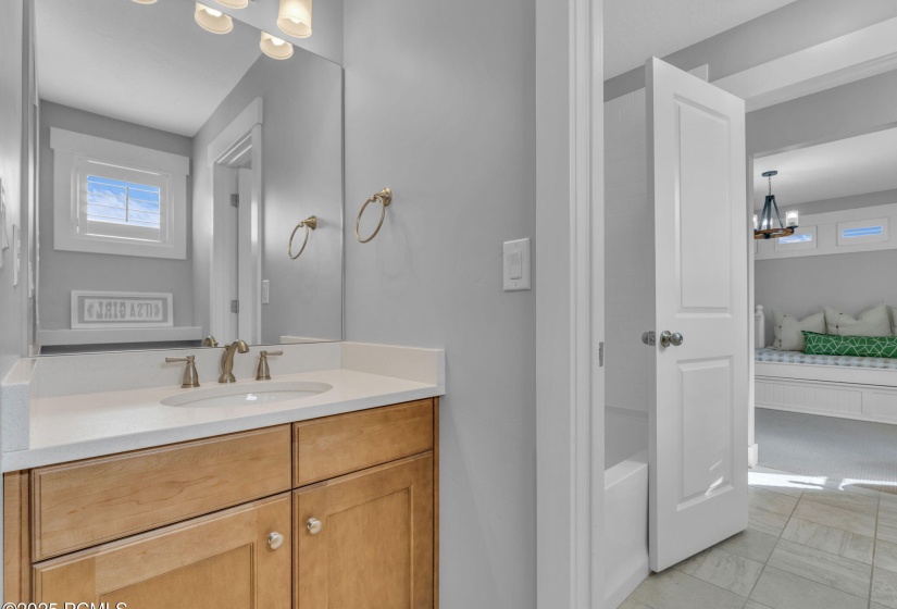 13-web-or-mls-5185-n-fairleigh-st