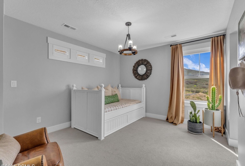 10-web-or-mls-5185-n-fairleigh-st