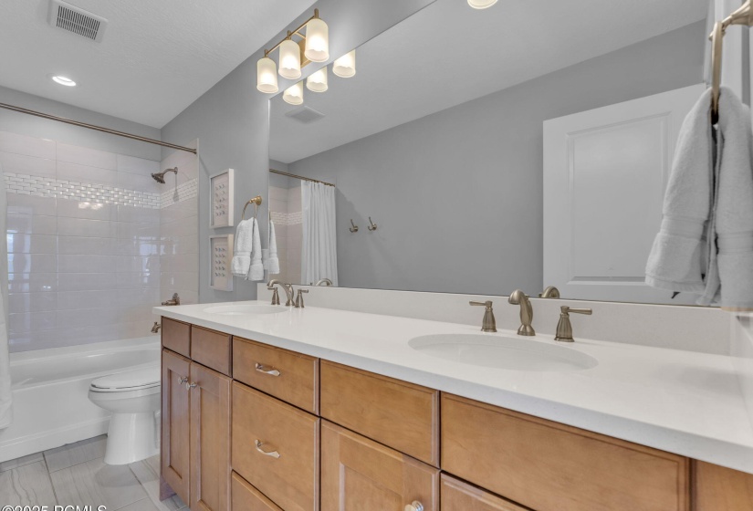 7-web-or-mls-5185-n-fairleigh-st