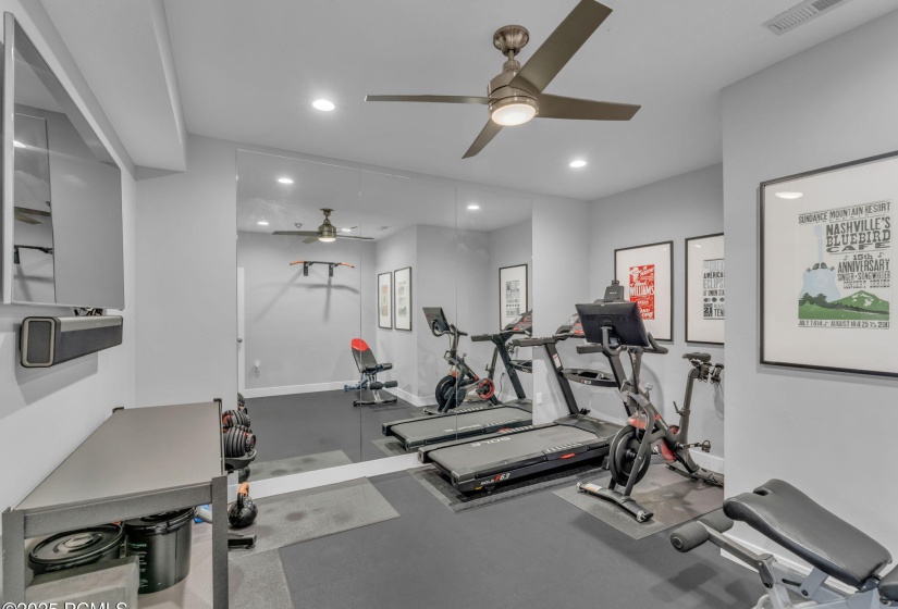 26-web-or-mls-5185-n-fairleigh-st
