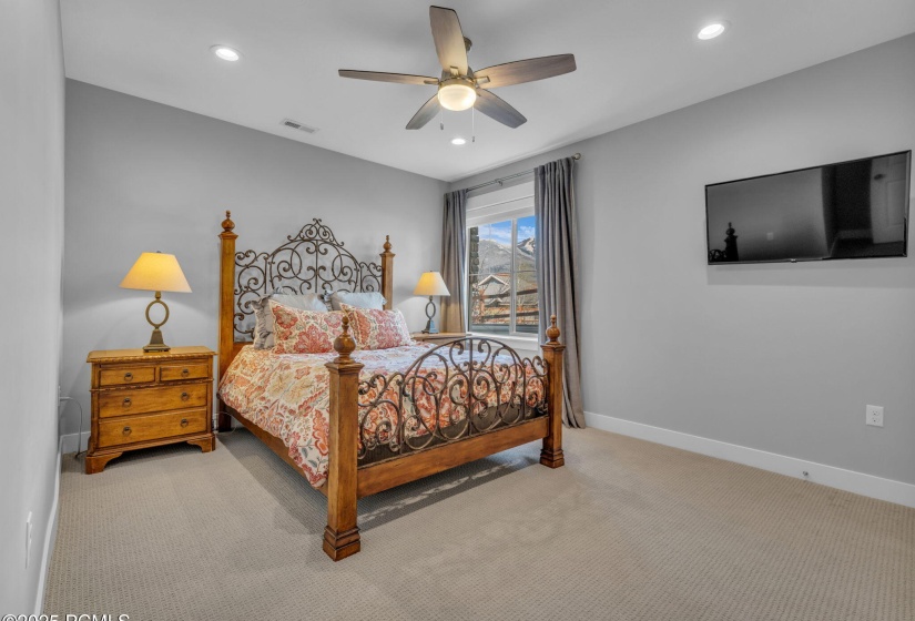 29-web-or-mls-5185-n-fairleigh-st