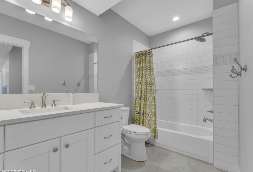 33-web-or-mls-5185-n-fairleigh-st