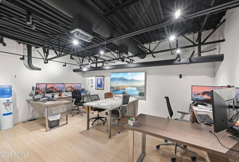 25-print-N Business Loop Rd i-0605-025