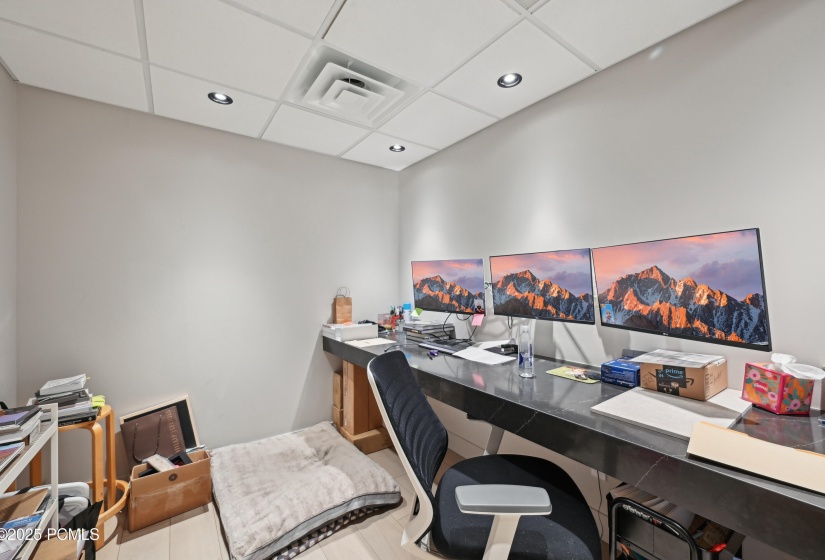 18-print-N Business Loop Rd i-0605-018 e