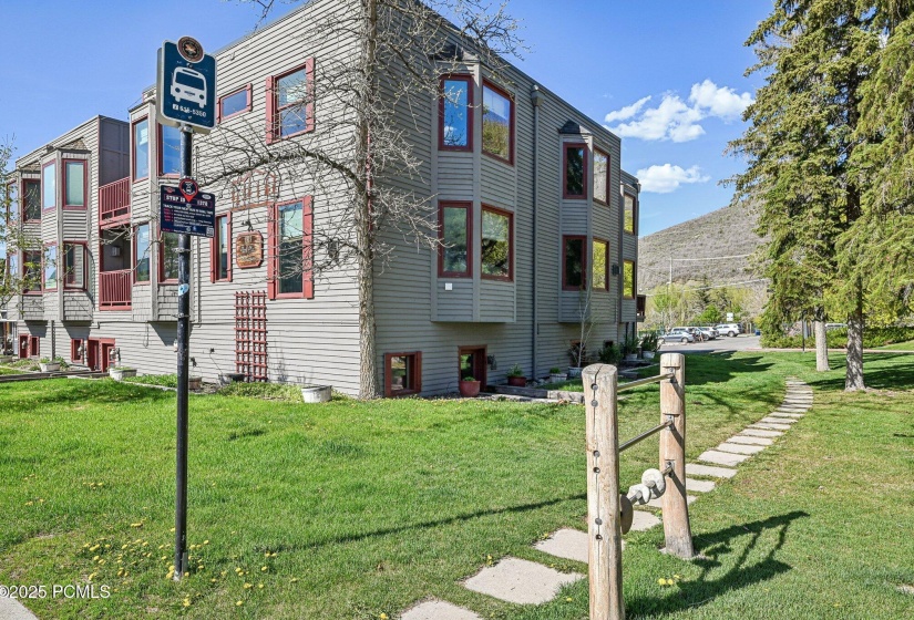 9-web-or-mls-Park Ave 3-1205-004