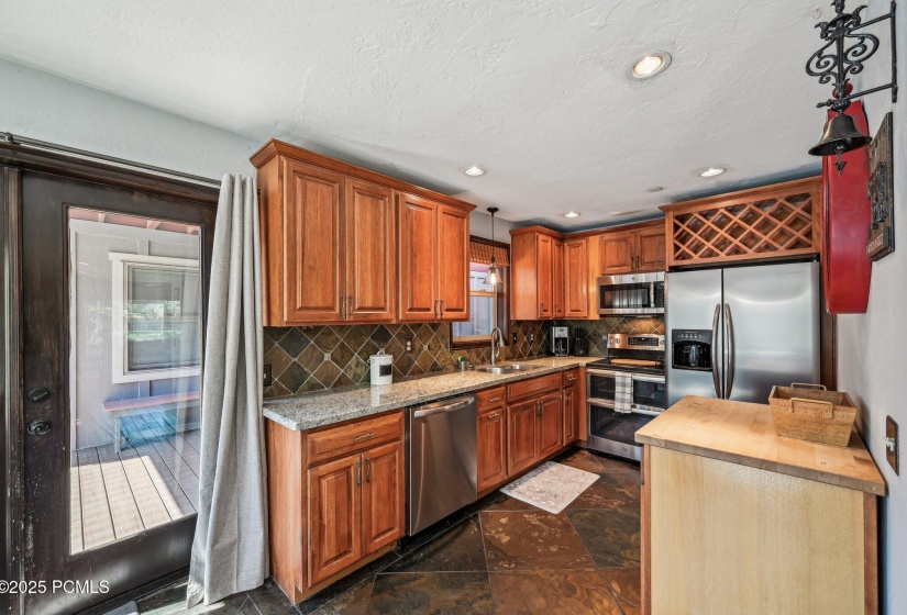 19-web-or-mls-Park Ave 3-1205-014