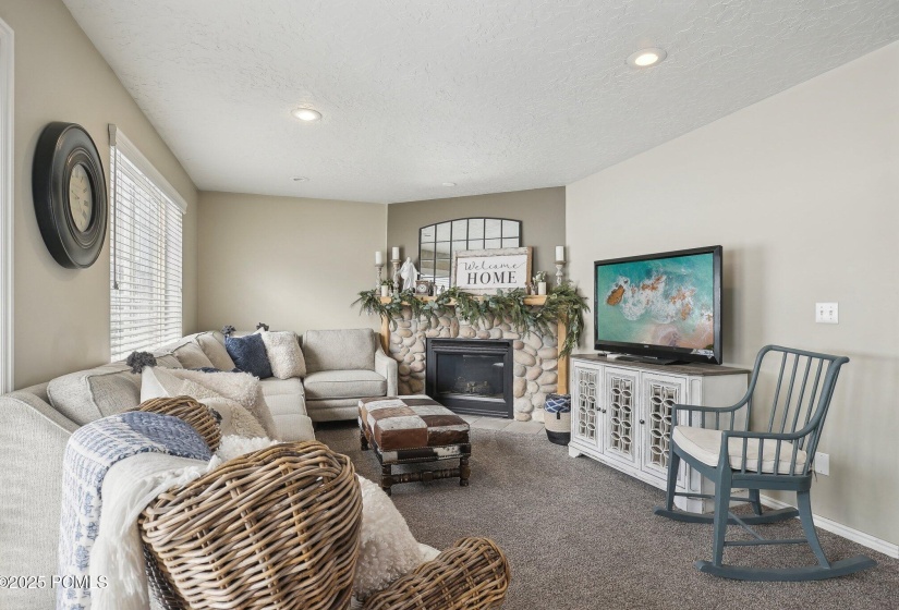 7-web-or-mls-Springshire Dr-005