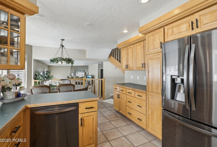 12-web-or-mls-Springshire Dr-010