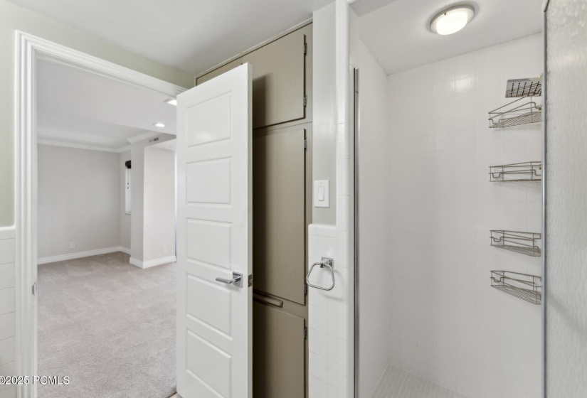 14_Bathroom_1800x1200_4228209