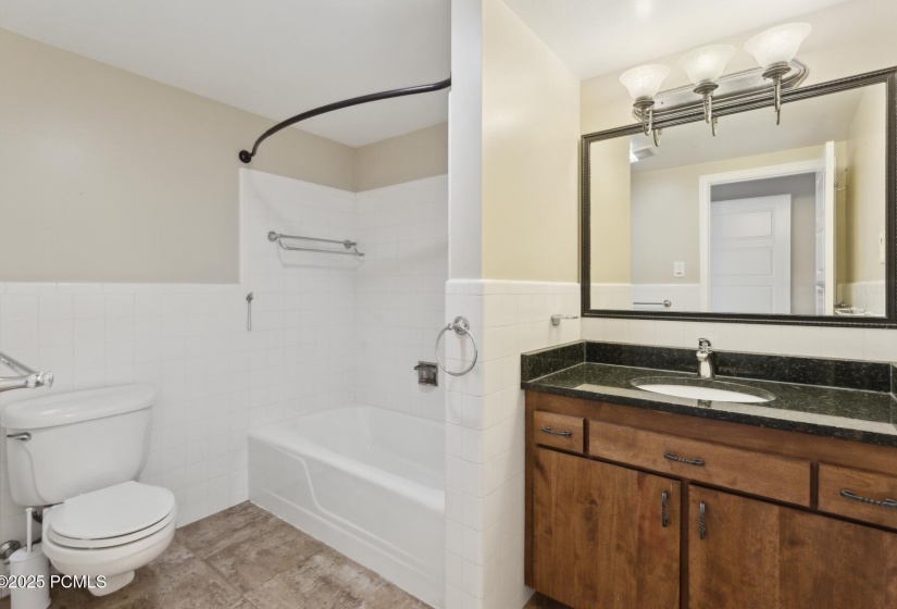 19_Bathroom_1800x1200_4228216