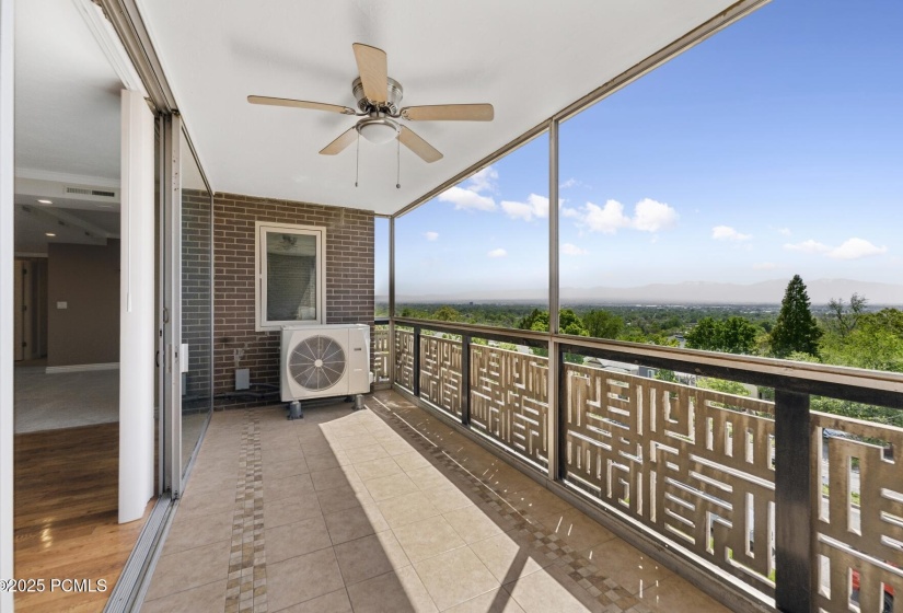 20_Balcony_1800x1200_4228217