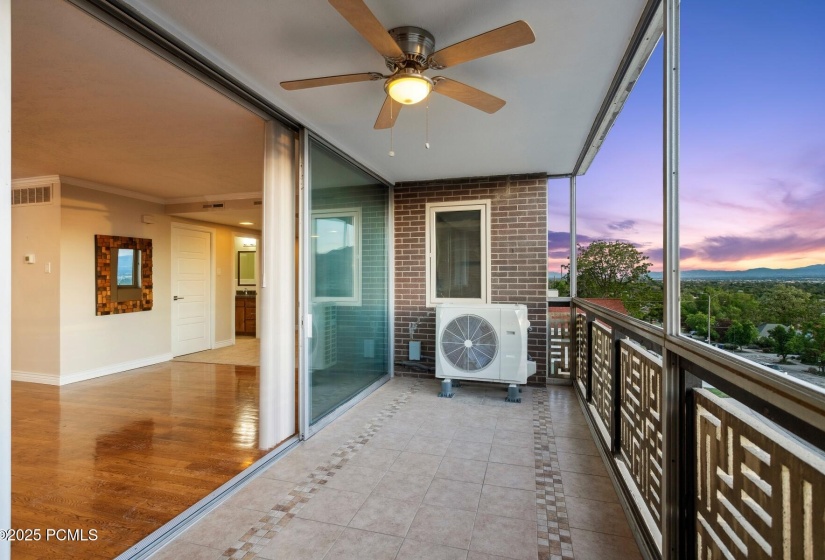 21_Balcony_1800x1200_4229043