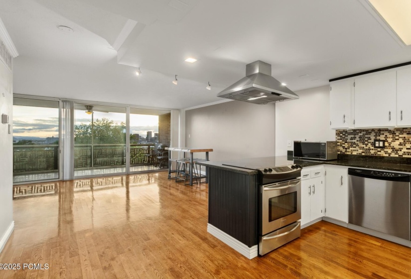6_Kitchen_1800x1200_4228692