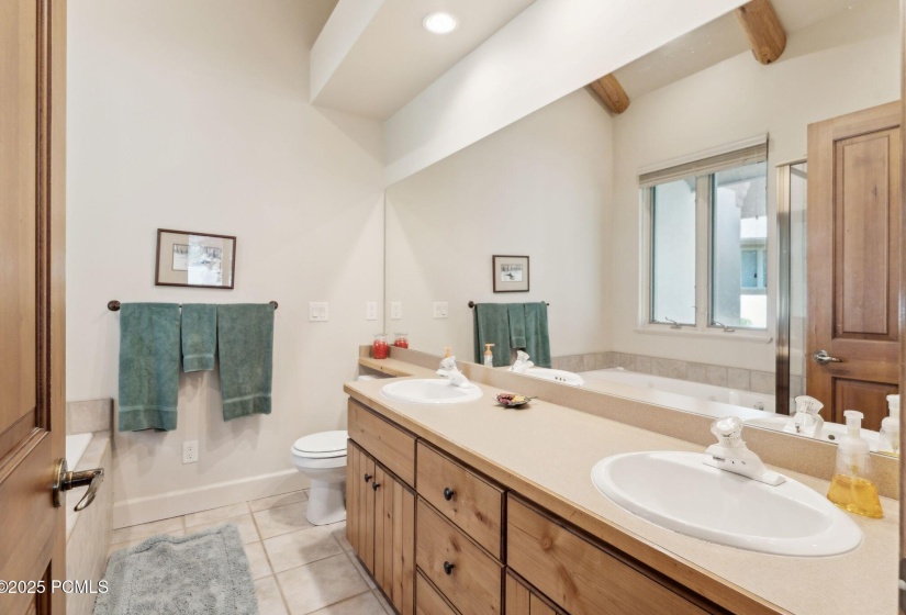 18_57 Oberland Ct, Midway_HDR018