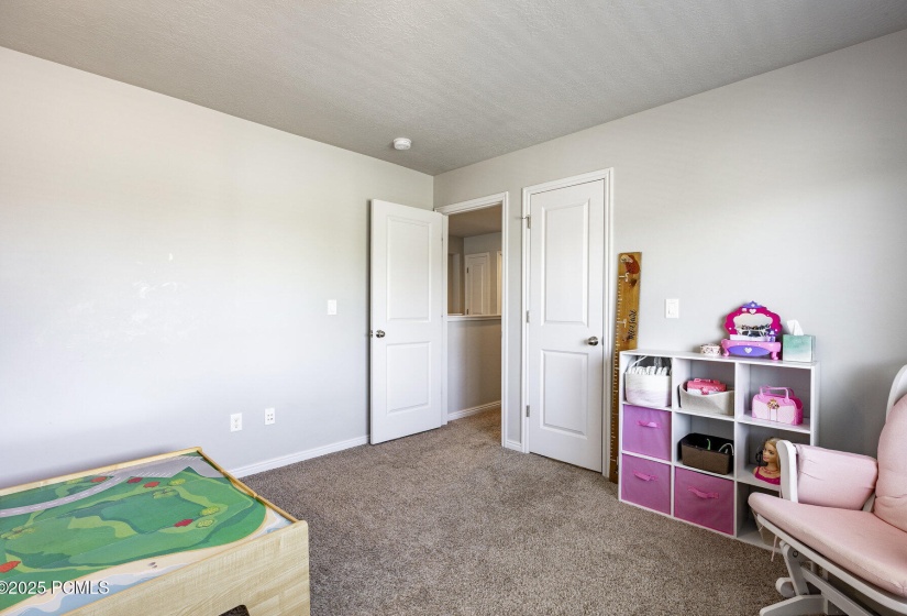 021_375_w_meadow_walk_drive016_159