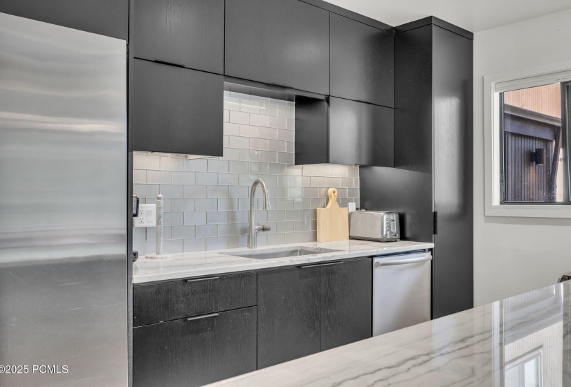 10-web-or-mls-1561-three-kings-dr